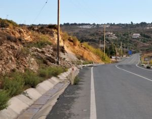 Аномальная дорога на Кипре, вид в сторону Пафоса