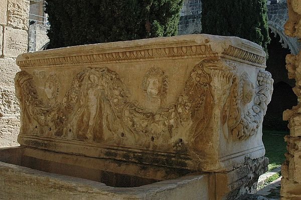 гробница в аббатстве Беллапаис