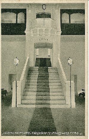 Отель Беренгария, старинная открытка, вход в отель