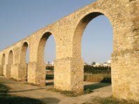 Стены акведука в Ларнаке