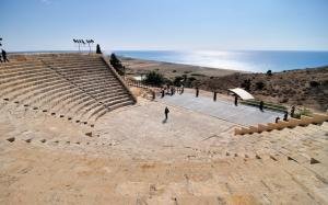места для зрителей в амфитеатре в Курионе возле Лимассола на Кипре