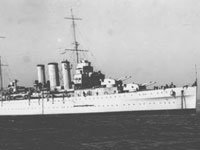 Британский крейсер, на котором некоторое время содержались депортированные с острова зачинщики бунта