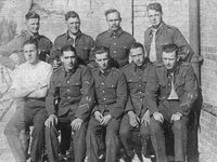 Некоторые британские солдаты из I Уэльского стрелкового полка, отправленные на подавление восстания