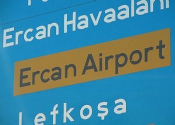 Дорожный знак на аэропорт Эркан