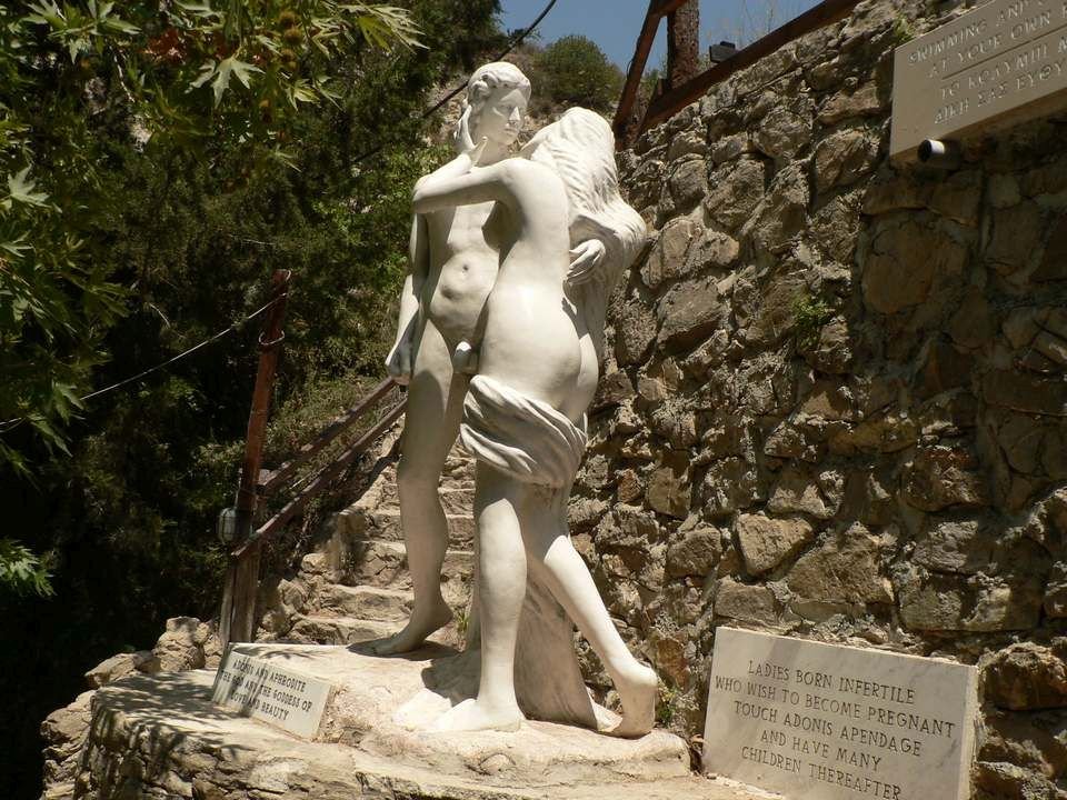 скульптура Адонис и Афродита, Бани Адониса, Пафос, Кипр