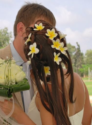 Свадебная прическа с цветами
