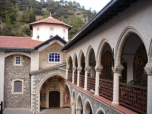 Киккский монастырь, внутри монастыря